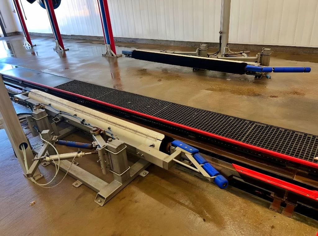 Brightworks Granbury exterior wash — wide view of the clean conveyor track and wash equipment between cycles