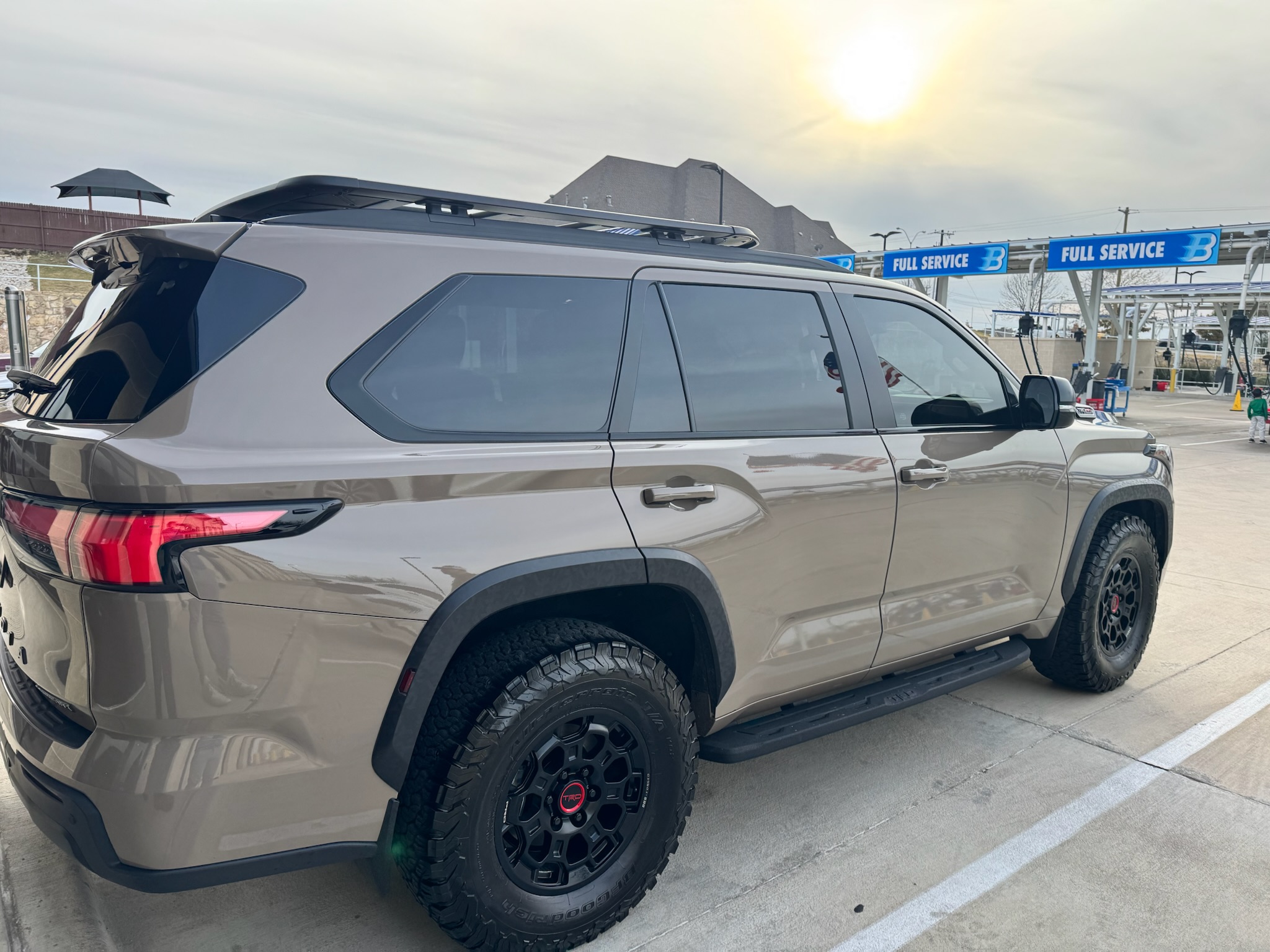 An SUV outside the Fort Worth wash.